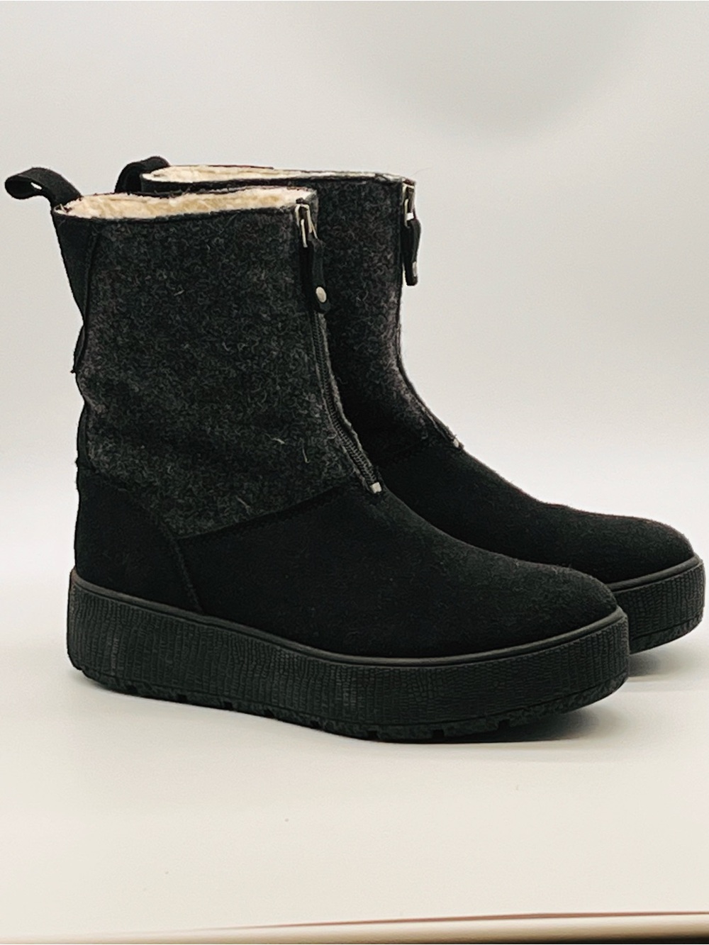 Ingite Waterproof Womens 40/9 Black Suede Fully Wool Lined Gray Zip Winter Boots